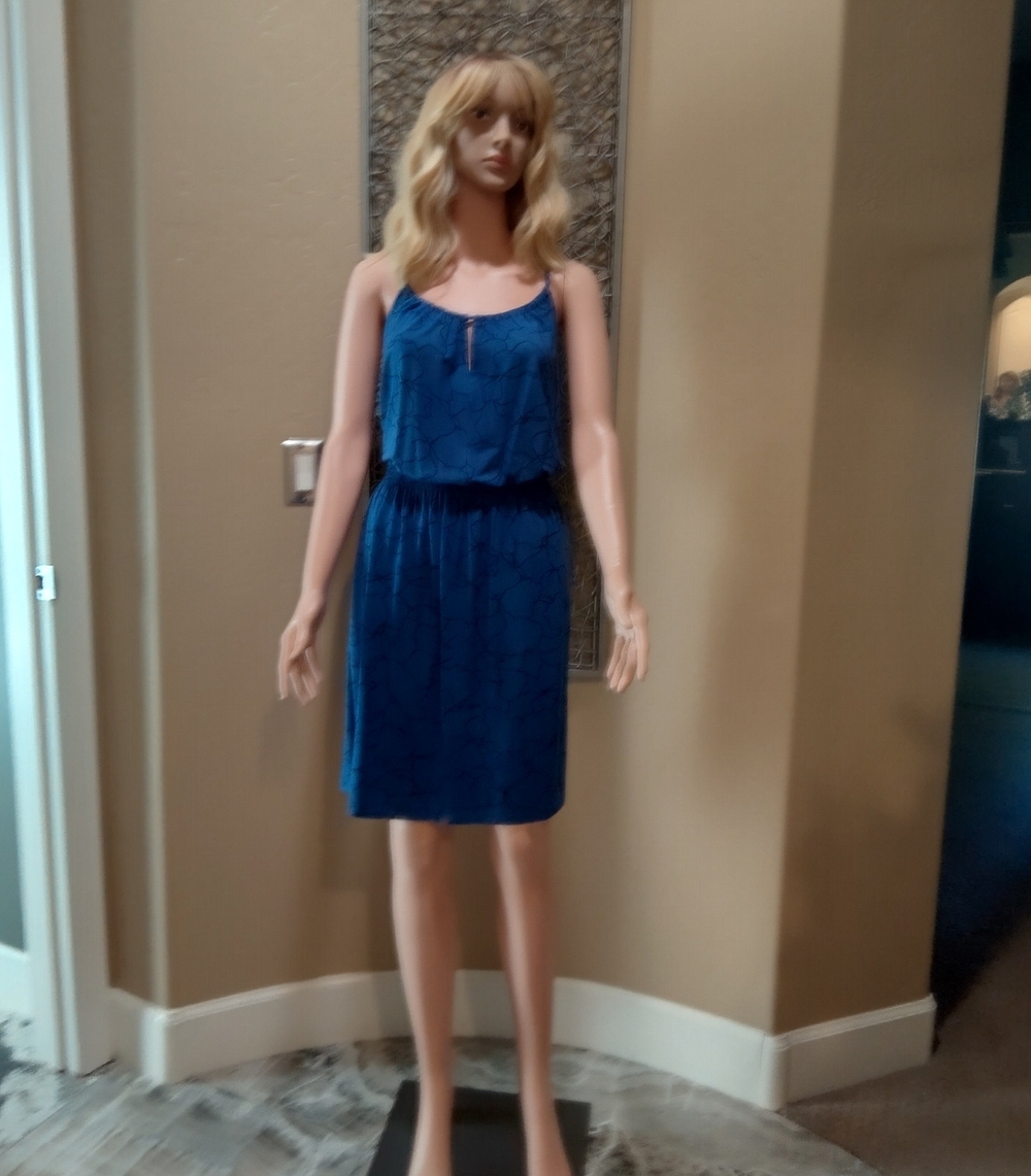 Caslon Keyhole Front and Crossback Knit Blue Graphic Dress